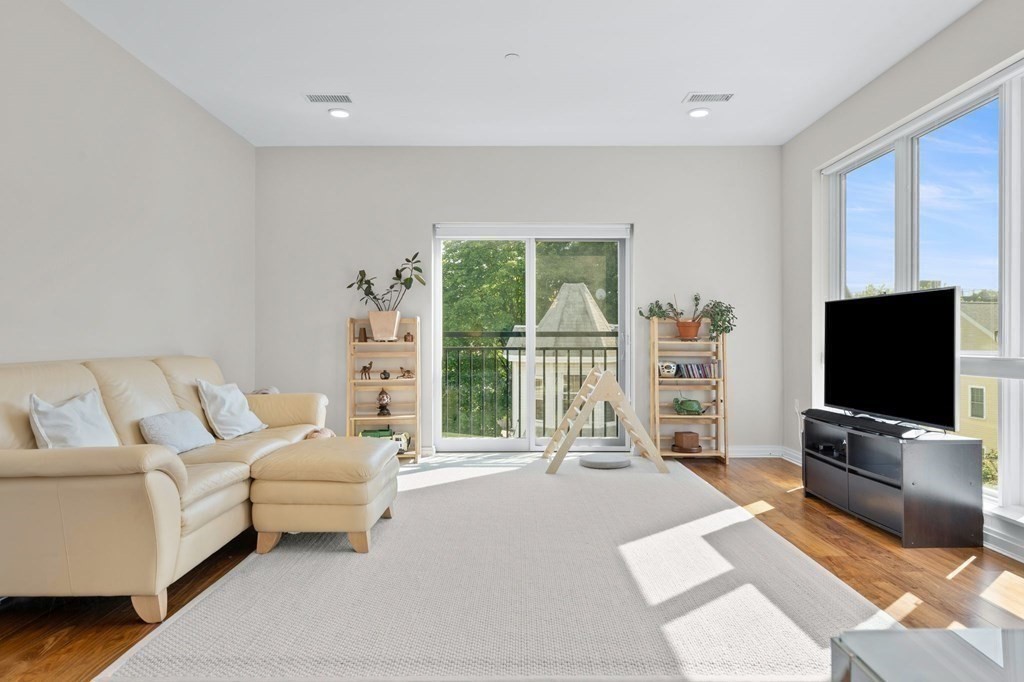 3531 Washington St, Jamaica Plain