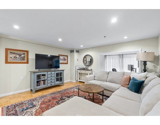 357 Commercial St, Waterfront