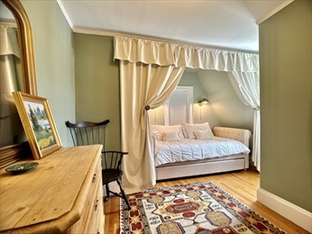 451 Poplar St, Roslindale