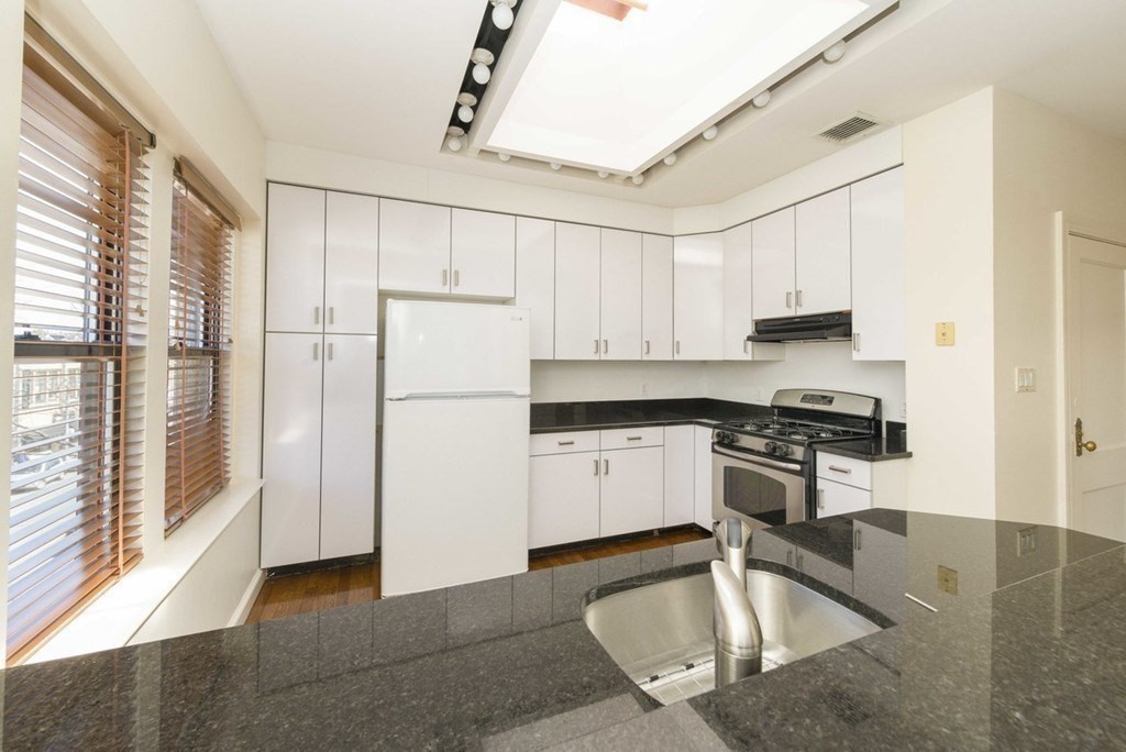 344 Harvard St, Coolidge Corner