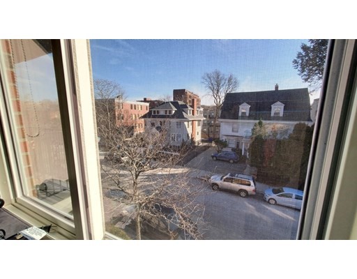 39 Englewood Ave, Brighton