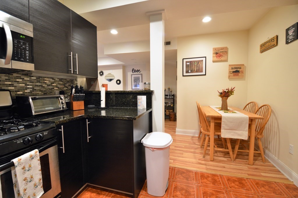 191 Winthrop Rd, Washington Square