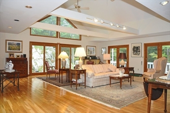 4 Crestview Ln, Milton