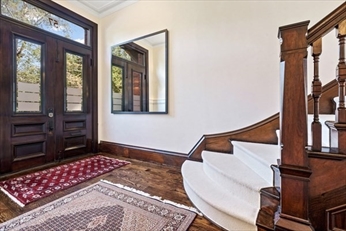 57 Monmouth St, Longwood