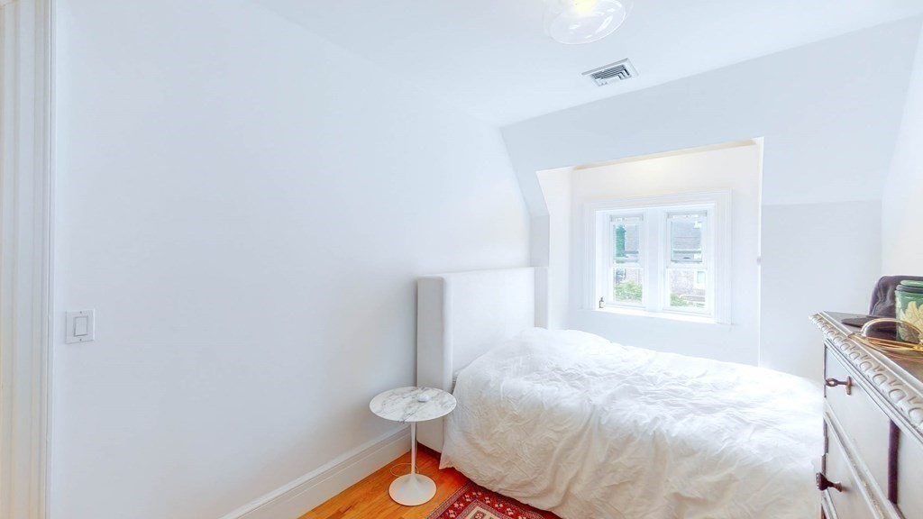 354 Tappan St, Washington Square