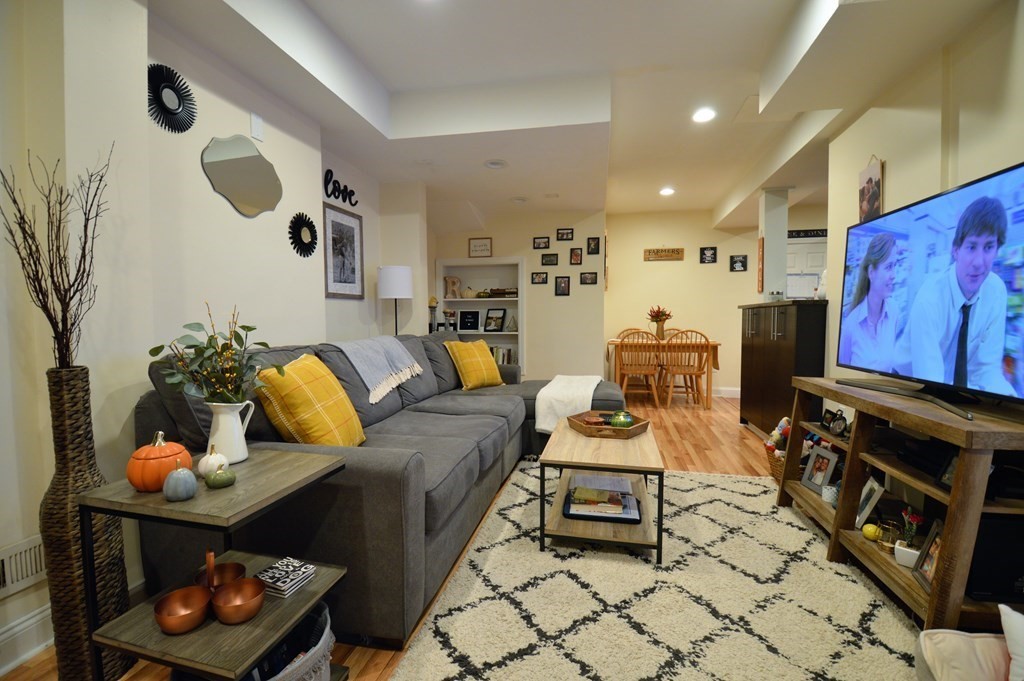 191 Winthrop Rd, Washington Square