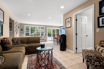 956 Blue Hill Ave, Milton