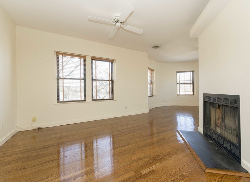 344 Harvard St, Coolidge Corner