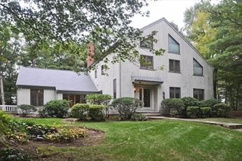 4 Crestview Ln, Milton