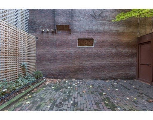 35 Fairfield St, Back Bay