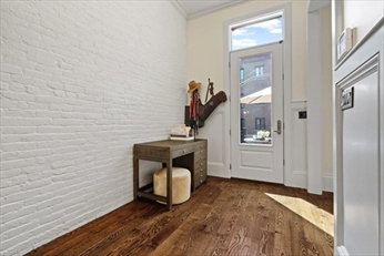 57 Monmouth St, Longwood