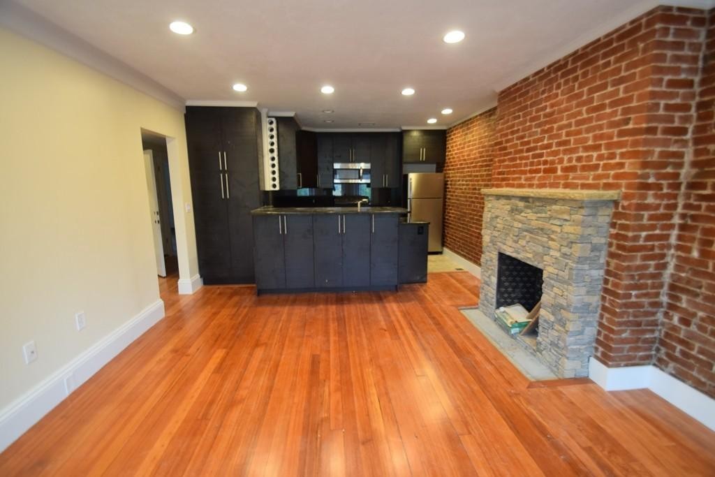 1616 Beacon St, Washington Square