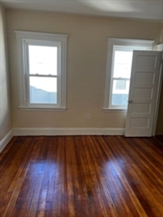 3952 Washington St, Roslindale