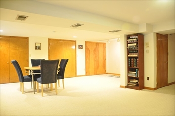 4 Crestview Ln, Milton