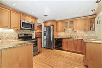 11 Centre Ln, West Roxbury