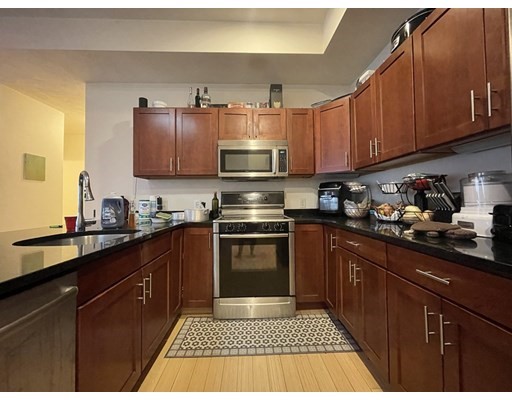 9 Gardner St, Allston