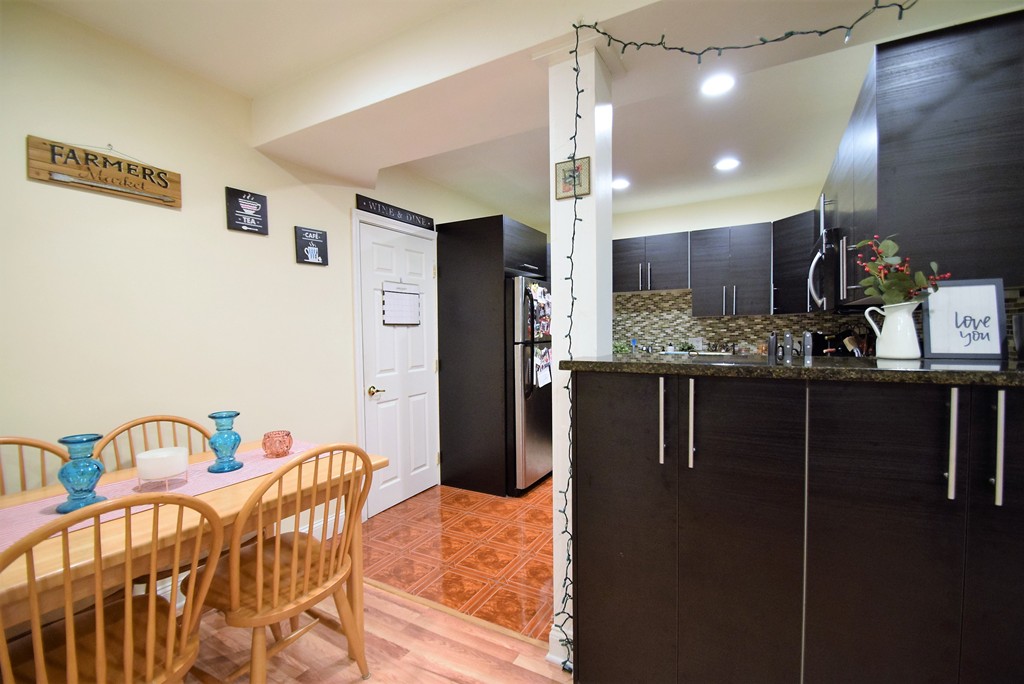 191 Winthrop Rd, Washington Square