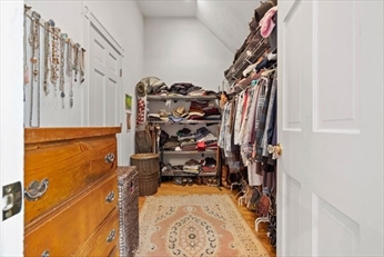 956 Blue Hill Ave, Milton