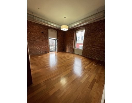 125 B St, South Boston