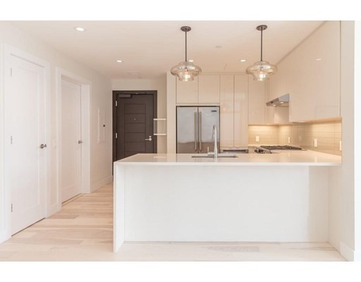 32 Traveler St, South End