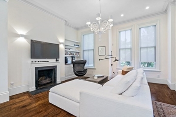 57 Monmouth St, Longwood