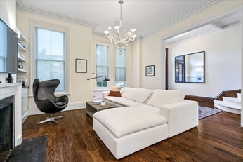 57 Monmouth St, Longwood