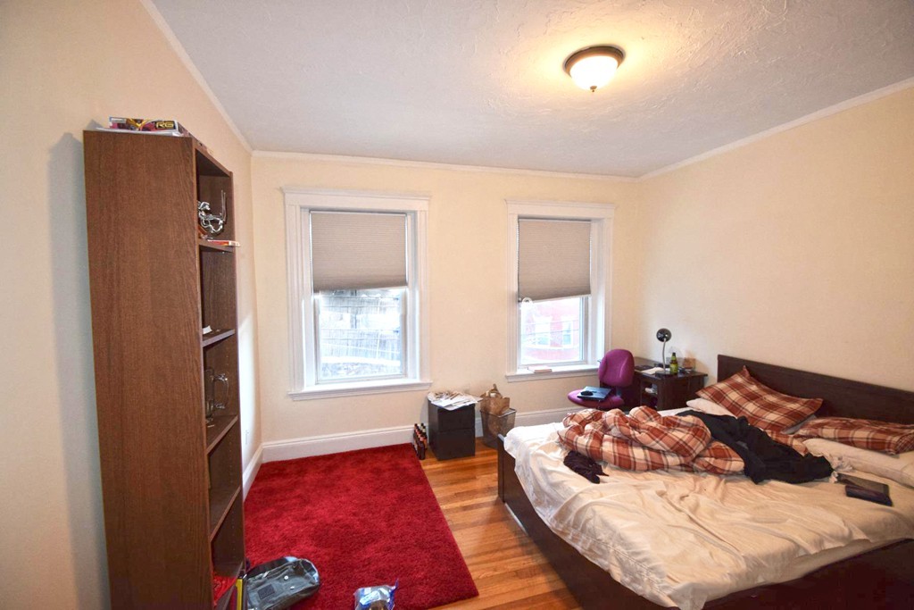 191 Winthrop Rd, Washington Square