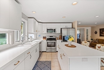 956 Blue Hill Ave, Milton