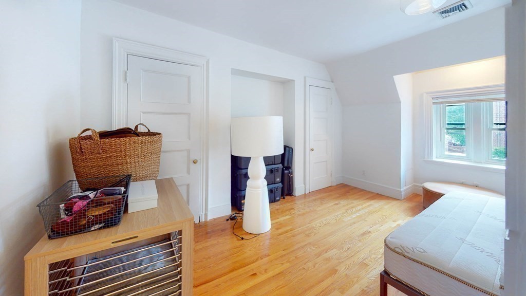 354 Tappan St, Washington Square