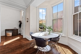 57 Monmouth St, Longwood