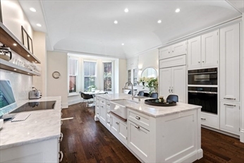 57 Monmouth St, Longwood