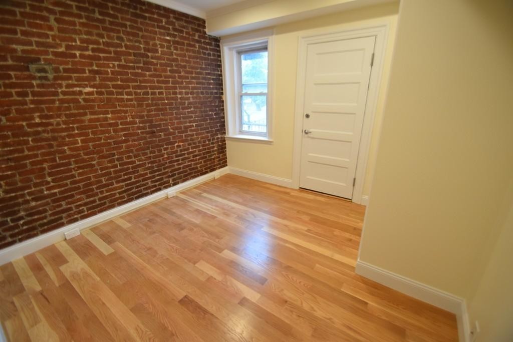 1616 Beacon St, Washington Square