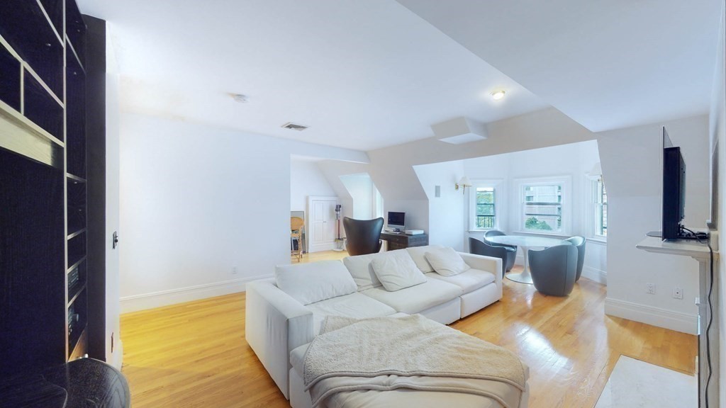 354 Tappan St, Washington Square