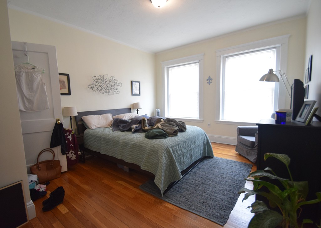 191 Winthrop Rd, Washington Square