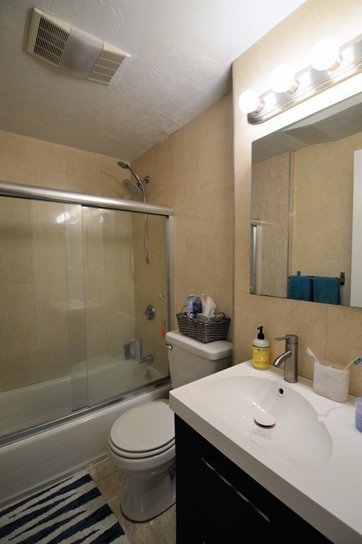 191 Winthrop Rd, Washington Square