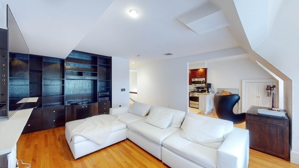 354 Tappan St, Washington Square