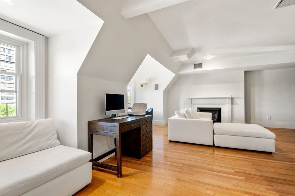 354 Tappan St, Washington Square