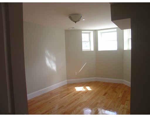 1422 Columbia Rd, South Boston