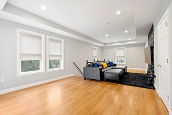 62 Perrin St, Roxbury