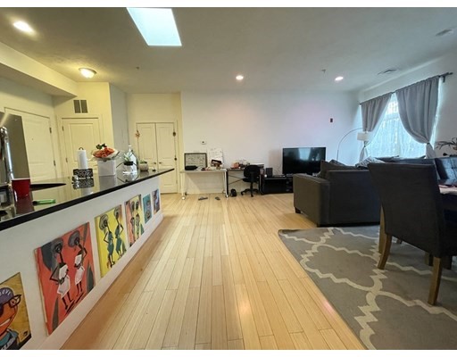 9 Gardner St, Allston