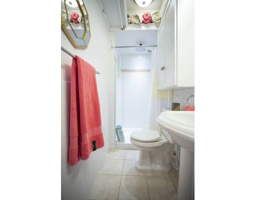 124 Peterborough St, Fenway