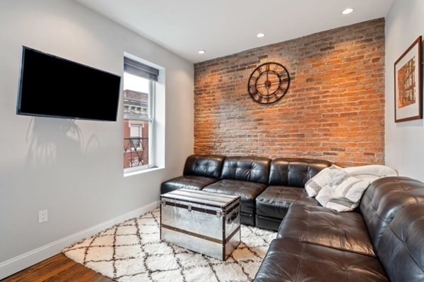 115 Salem St, North End