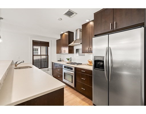 103 Russell St, Charlestown