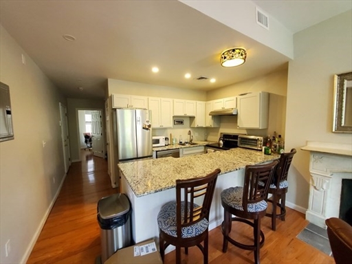 242 Newbury St, Back Bay