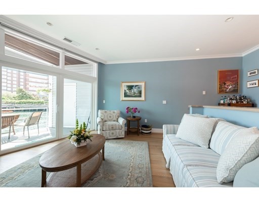 51 Pier 7, Charlestown