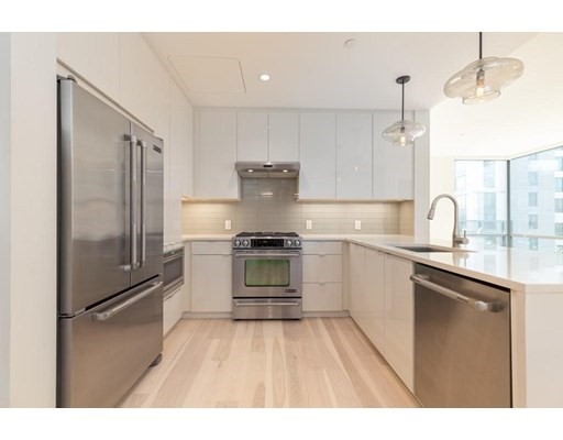 32 Traveler St, South End