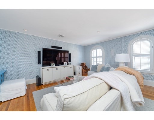 340 Marlborough St, Back Bay