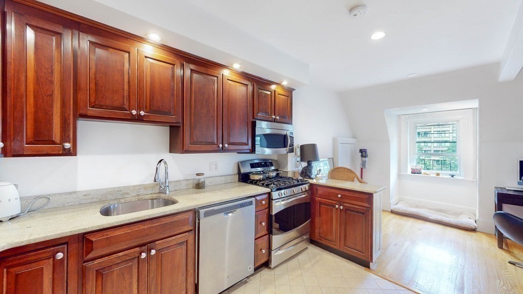354 Tappan St, Washington Square