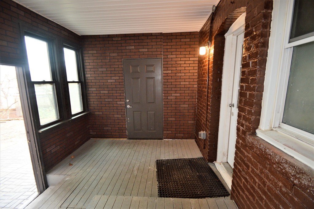 191 Winthrop Rd, Washington Square