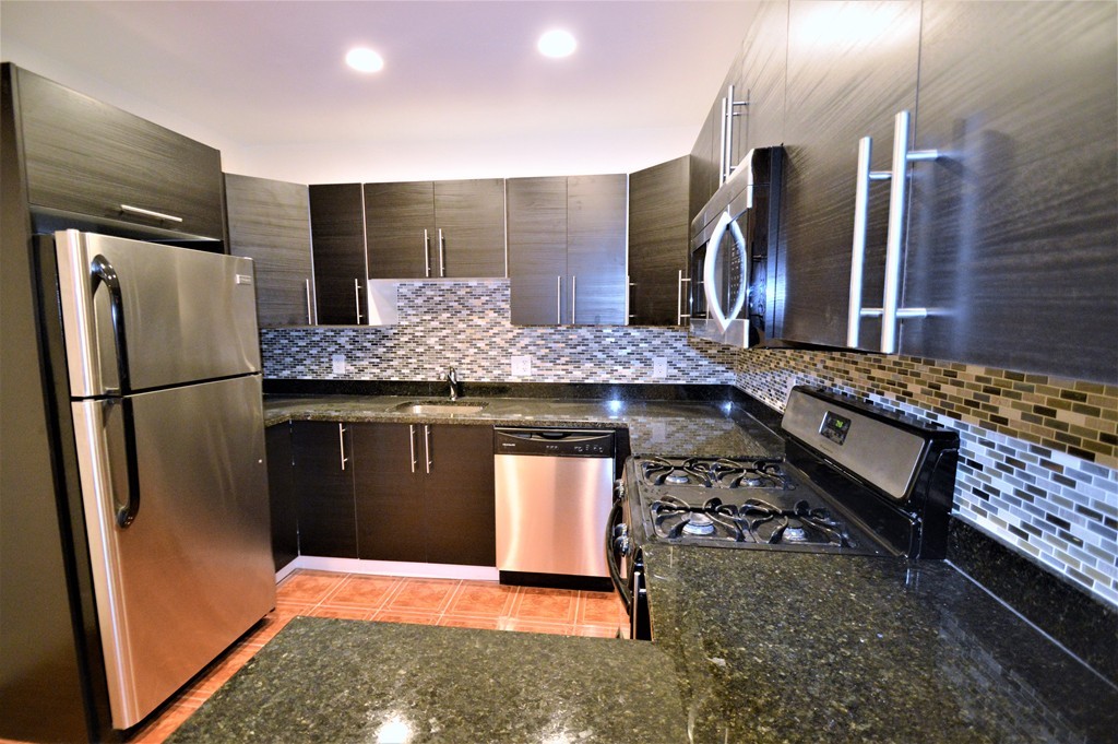 191 Winthrop Rd, Washington Square